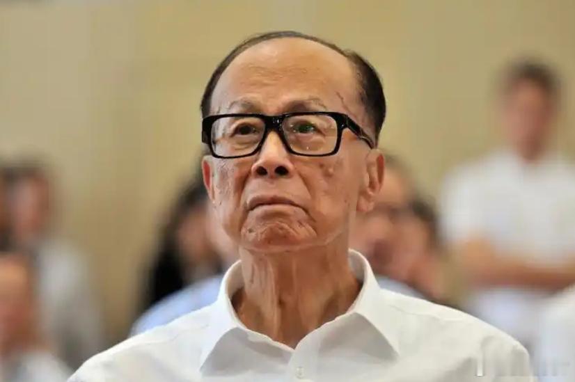 川普剑指巴拿马运河，李嘉诚这下麻烦大了：祖国成唯一的依靠。南华早报消息，美国人早