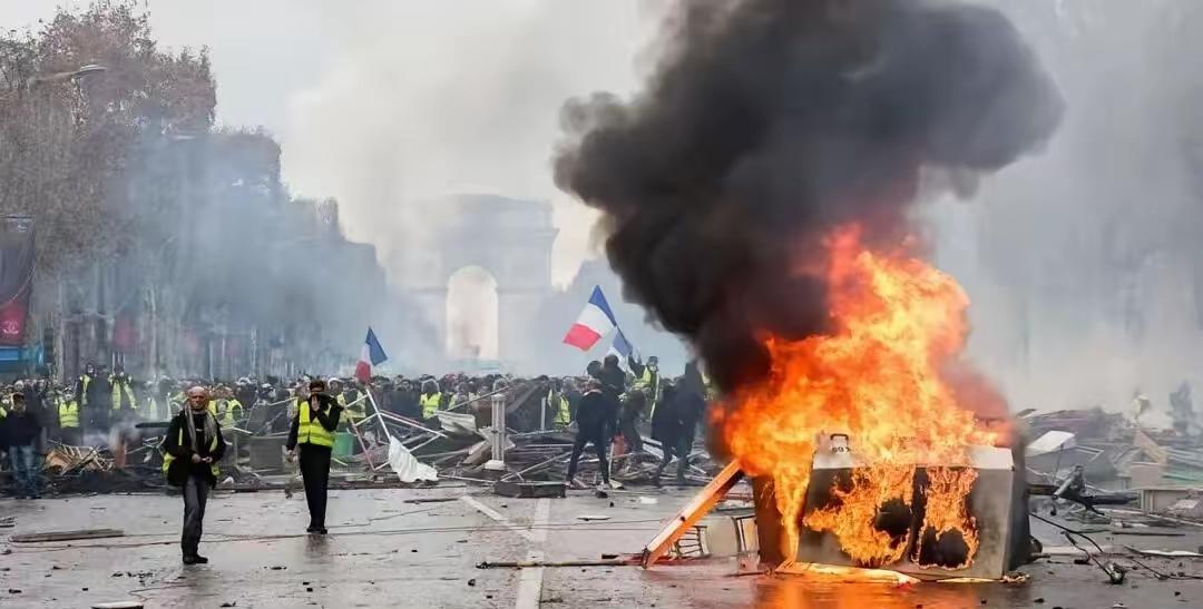 五年了，俄罗斯没有崩溃，乌克兰没有崩溃，美国没有崩溃，东亚没有崩溃，欧洲却要崩溃
