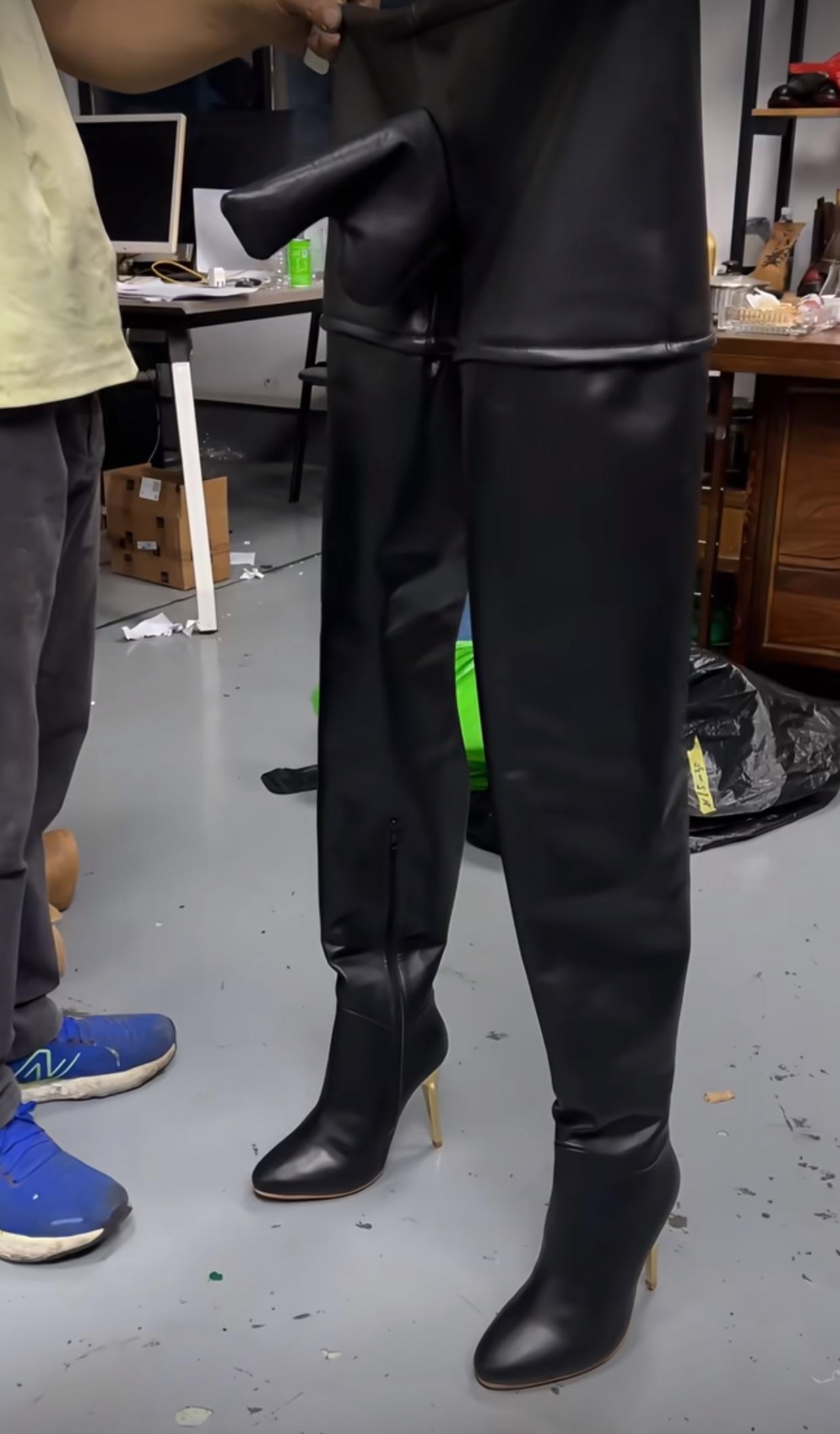 第一眼，就一条裤子，有啥稀奇的

第二眼，我的妈呀，这还是普通连体裤吗？

好家