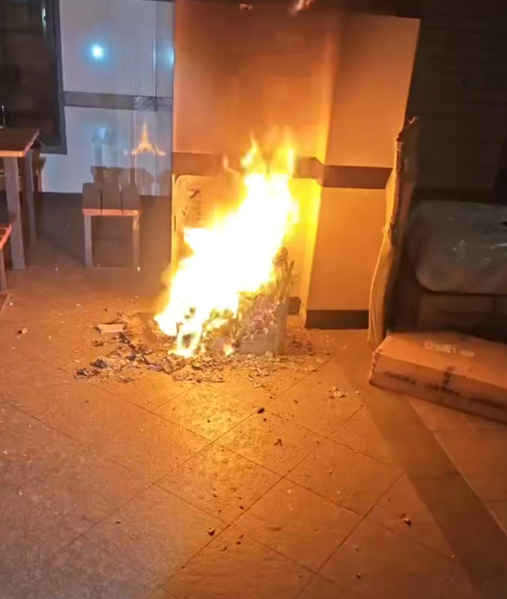 #外卖小哥为救火订单超时被罚#【外卖小哥为救火订单超时被扣分，4次申诉均被驳回，