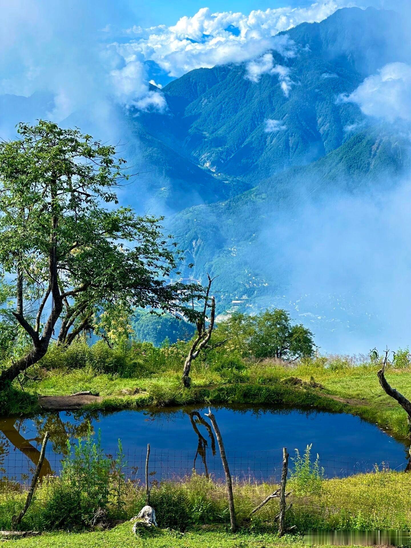 五一去哪儿 拒绝人挤人！挖到海螺沟深处宝藏小众地——龙华山🏔️非传统景区，纯野