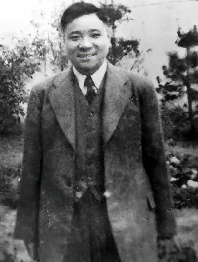 1939年，五重间谍袁殊，被76号逮捕，李士群要他招供，谁知他一点不慌，反而淡定
