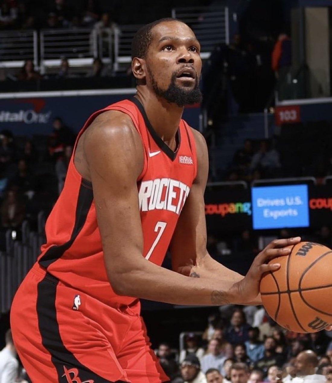 NBA 火箭队宣布凯文·杜兰特因右膝挫伤，能否出战对阵湖人队的第一场比赛存疑。杜