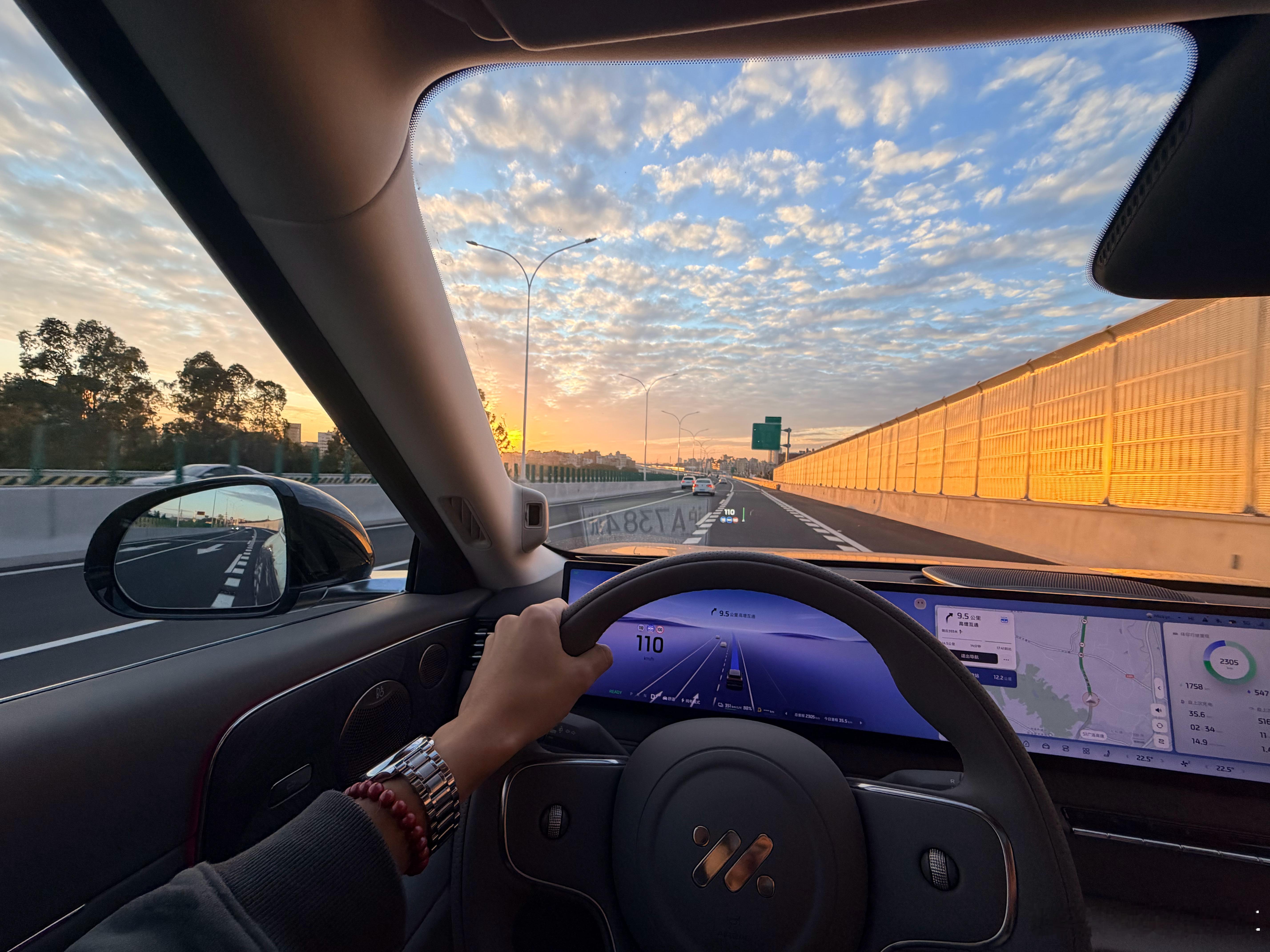 很多车友都在问，LS9现在是不是R6模型？告诉大家，是的，LS9上车就是R6如何