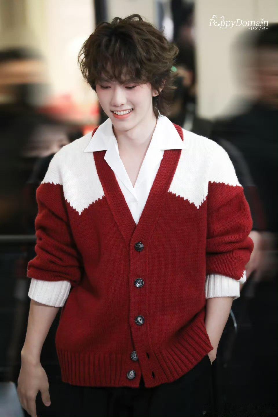 马柏全品牌活动路透 内娱最适合卷毛➕眼下腮红的小🐶好可爱吧 