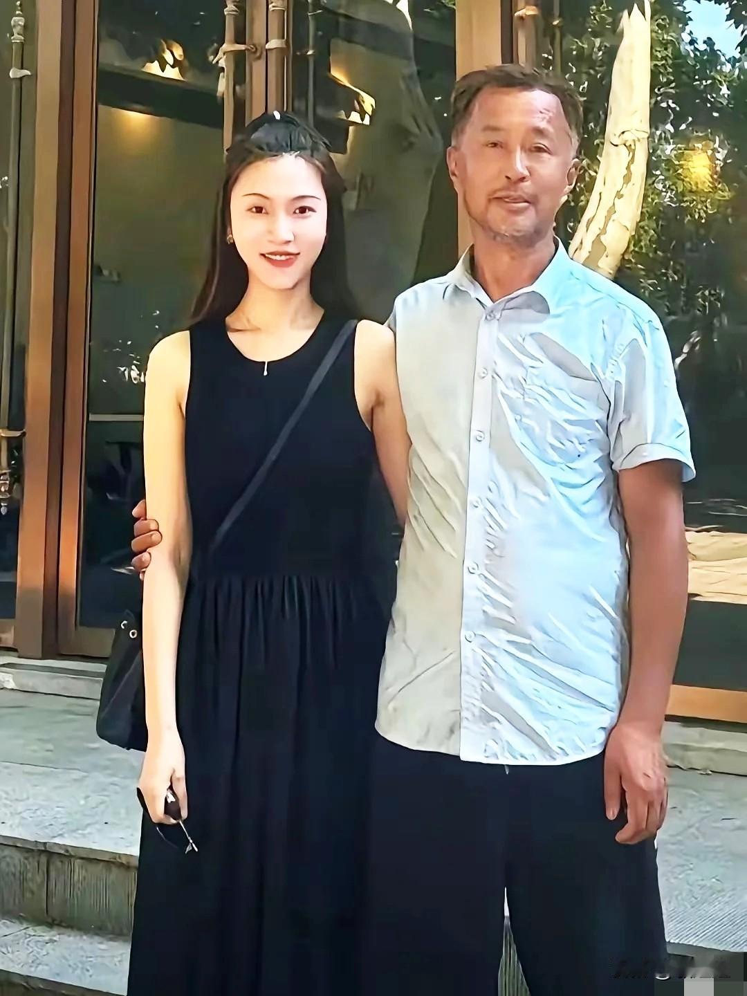 沈巍和晓晓这事儿，
不扒不知道，一扒直接
惊掉下巴！原以为年龄差

10岁是道过