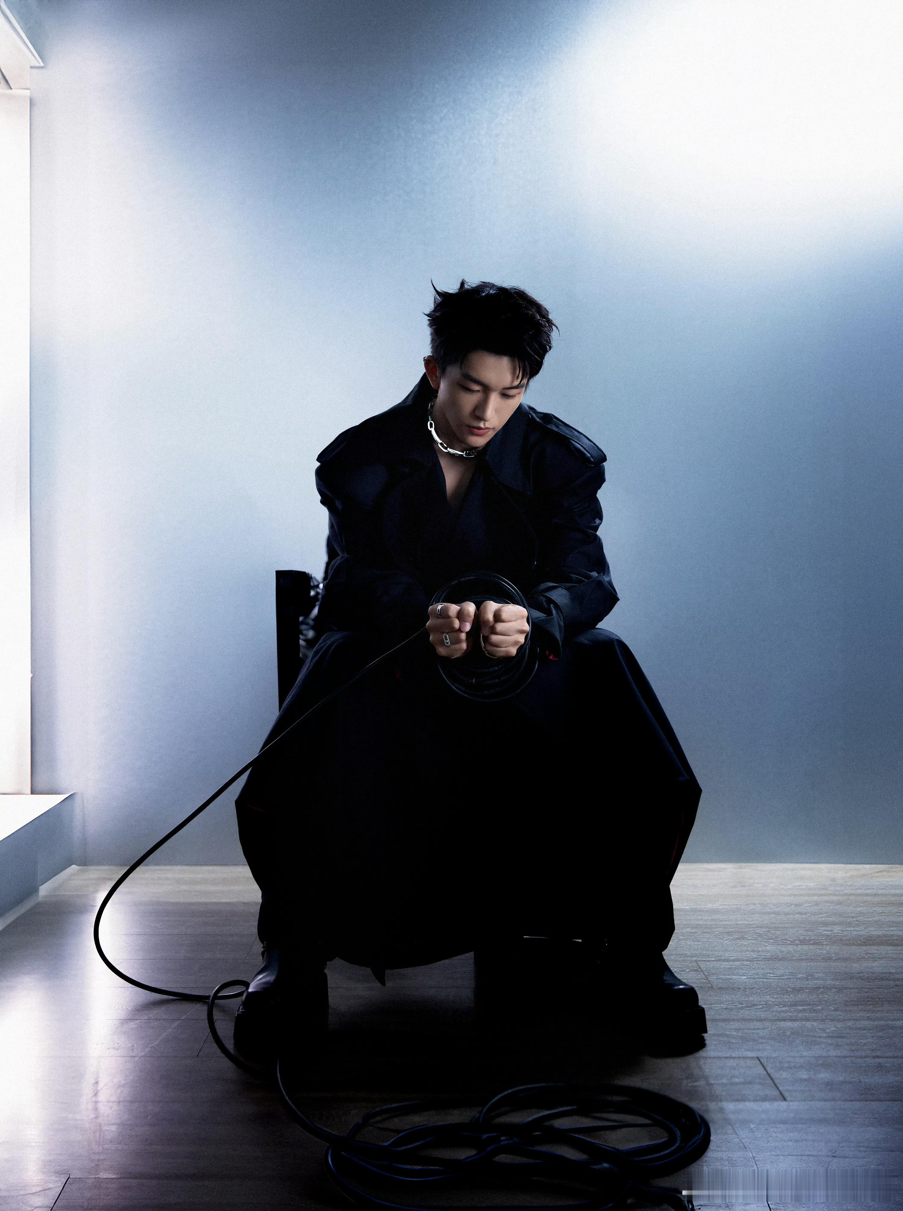 “我只是捡到了一只没有人在意的小狗并且带回家养了而已啊。”“我第一次见他的时候，