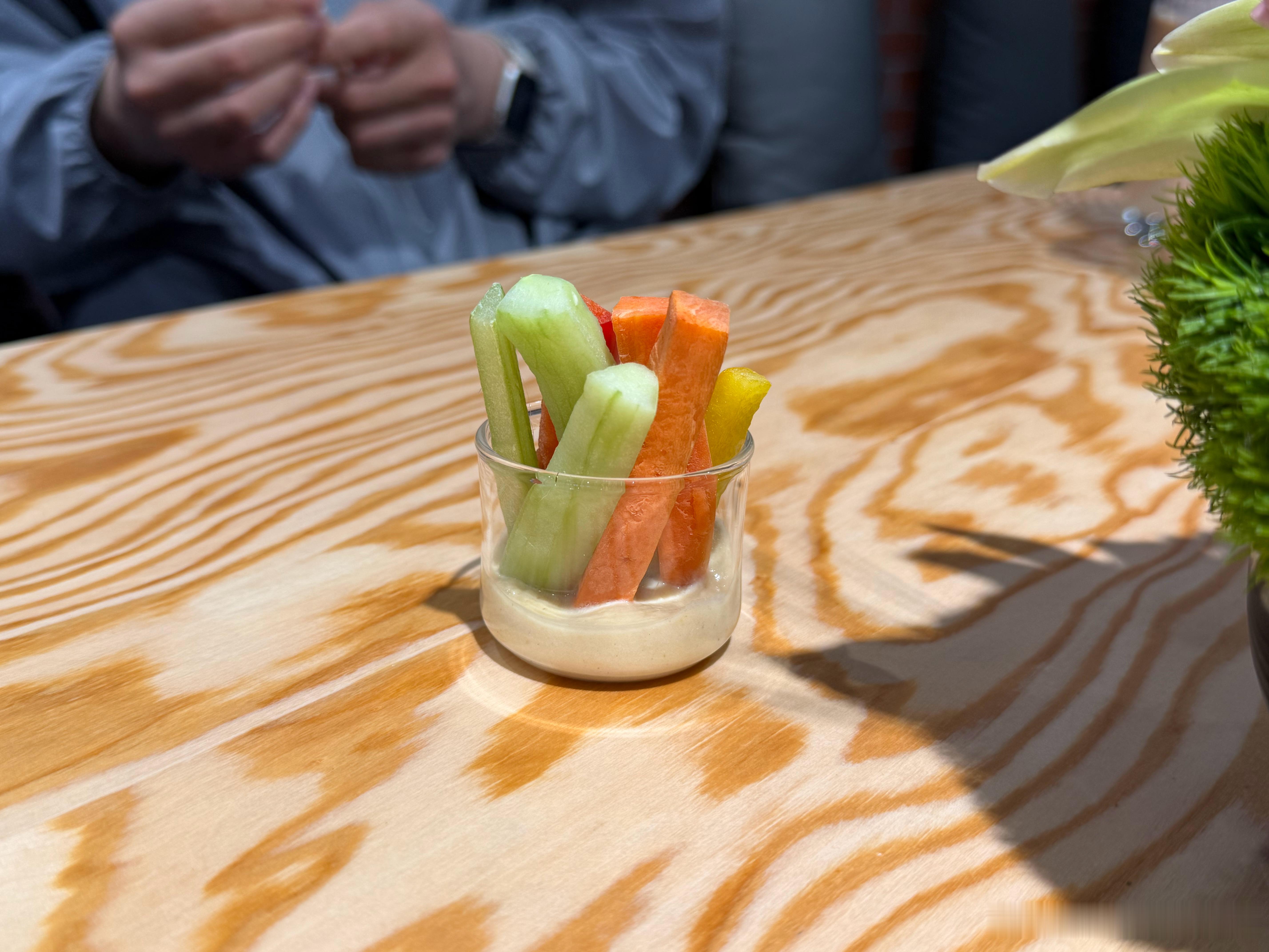 2026北京车展 保时捷的午餐，非常适合正在减肥的我哈哈哈哈哈。凯文聊车