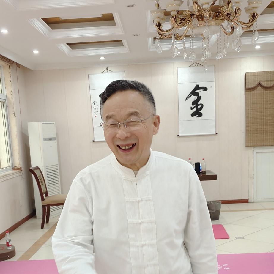 您找个病人给我，我来解决他的问题。我是金诗元，今年70岁，练气功38年，金院辟谷