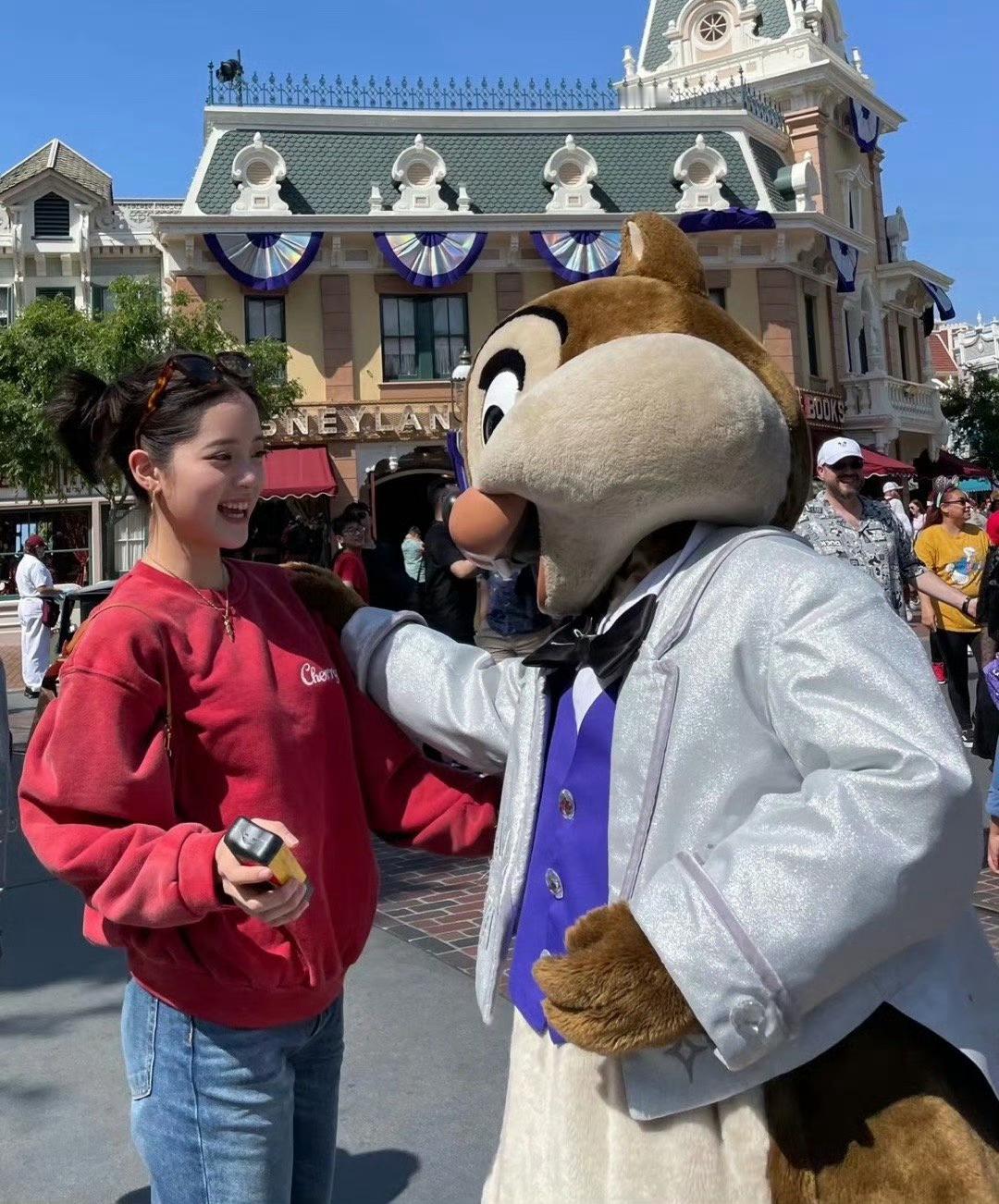 欧阳娜娜在逃千禧辣妹 娜比太会驾驭各种风格每次都能给人新惊喜