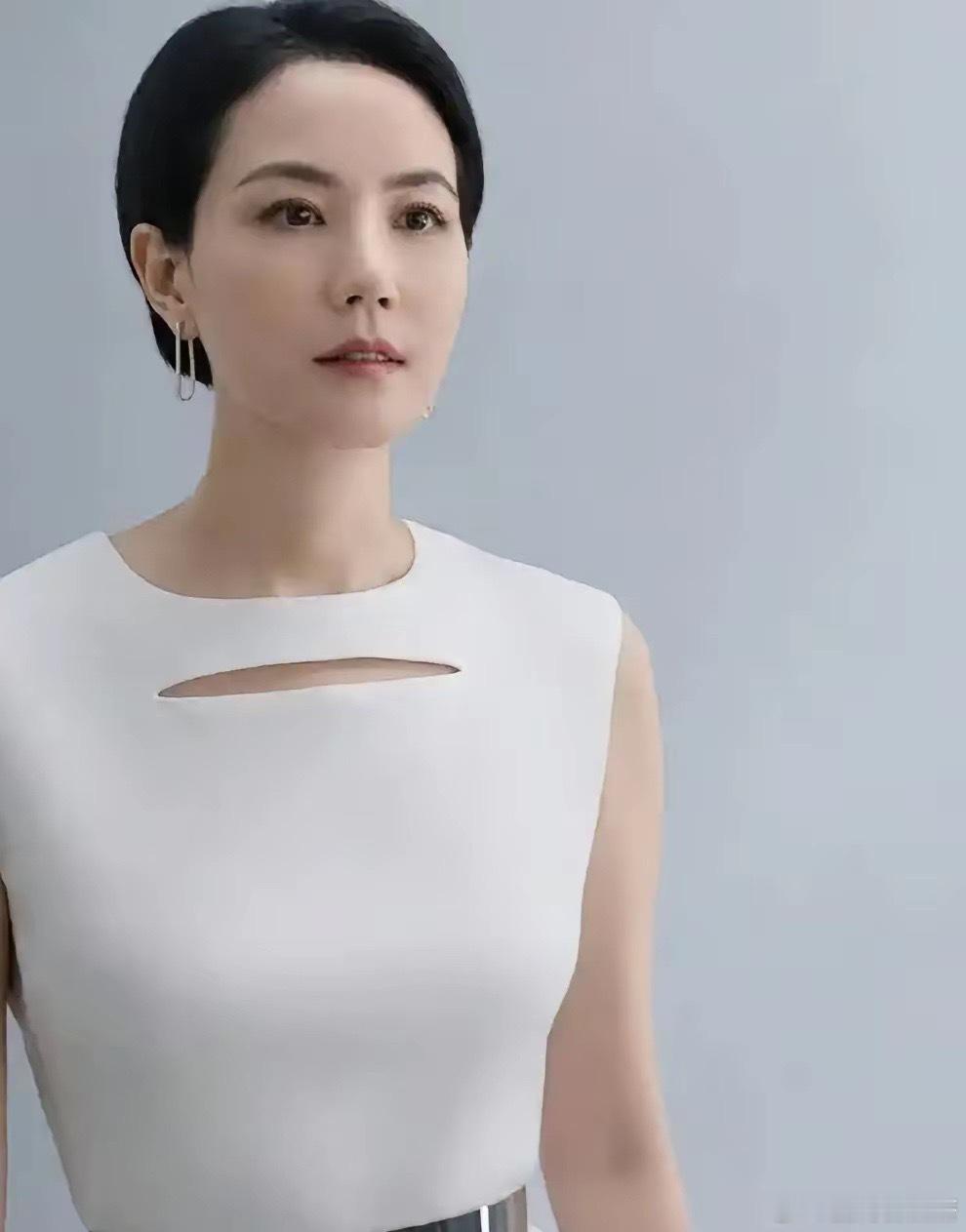 王菲不工作，为什么还那么有钱？看几个数字就懂了。2009年，代言洗发水，2400