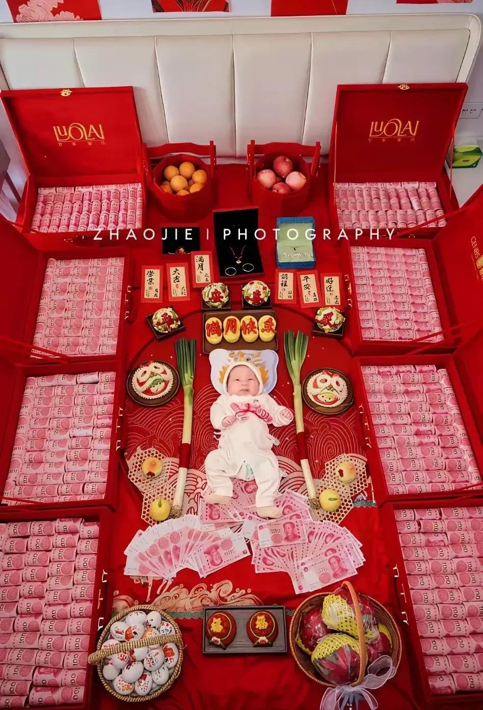网友:
投胎是个技术活，这小子一出生就赢在起跑线了！[捂脸]