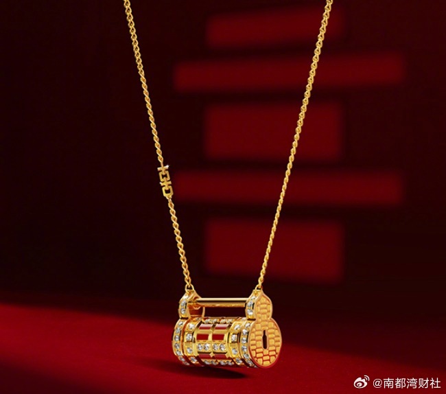 #周大福涨价12%到18%# #周大福计划10月底提金价#【黄金飙升，周大福涨价
