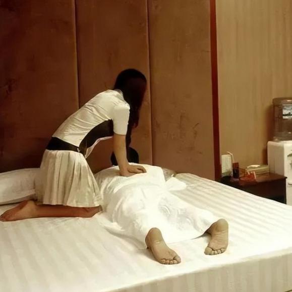 广东中山，一名00后小伙酒后到酒店开房间，预约女技师提供按摩服务，本是普通消费，