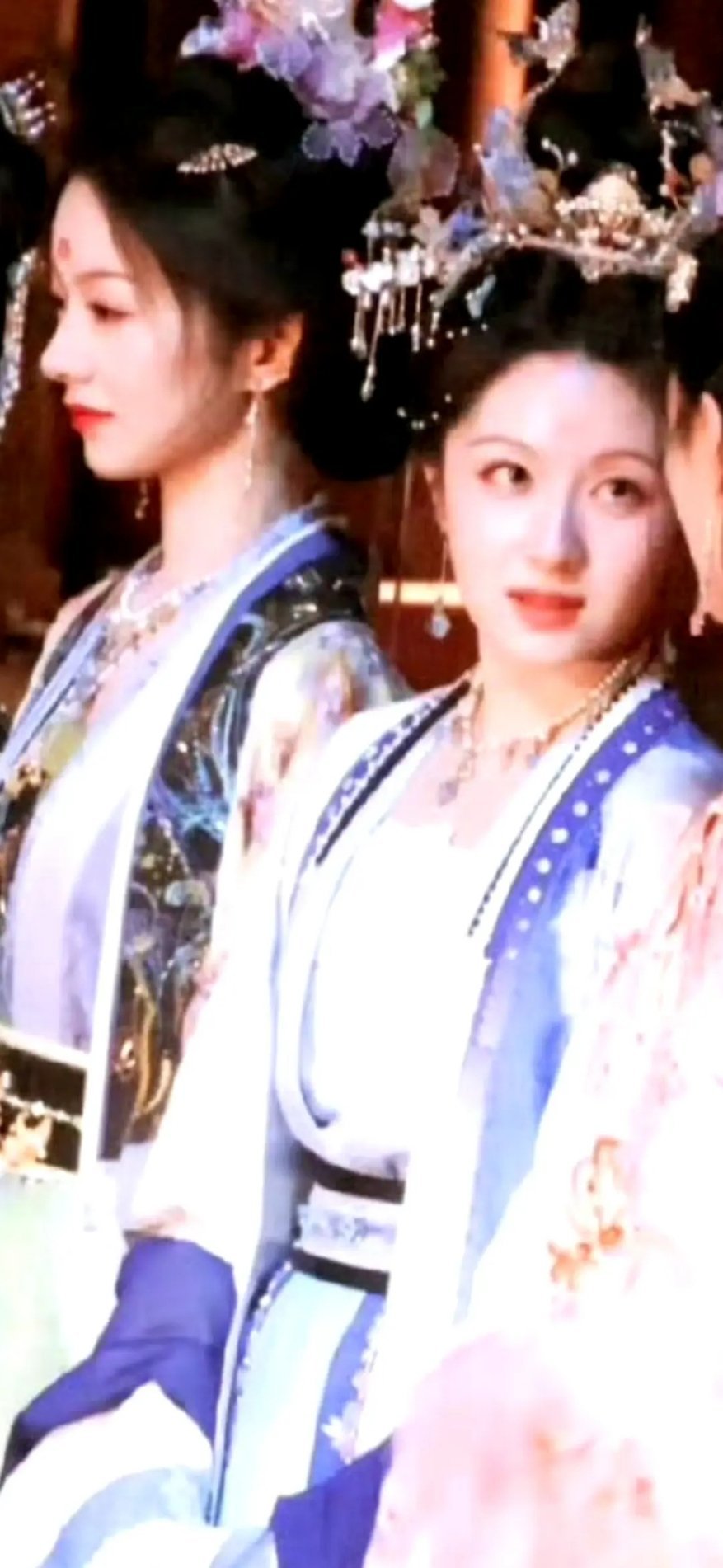 有脖子没脖子真的好明显，李兰迪这个缺点好明显 ​​​