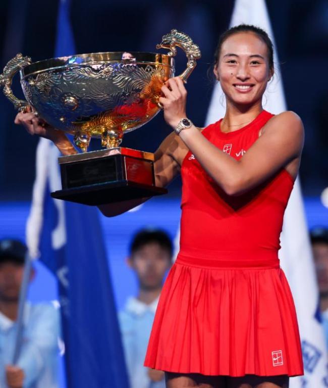 为什么跌到世界第160对郑钦文利大于弊？说个冷知识，郑钦文早在法网惨败后就明白，