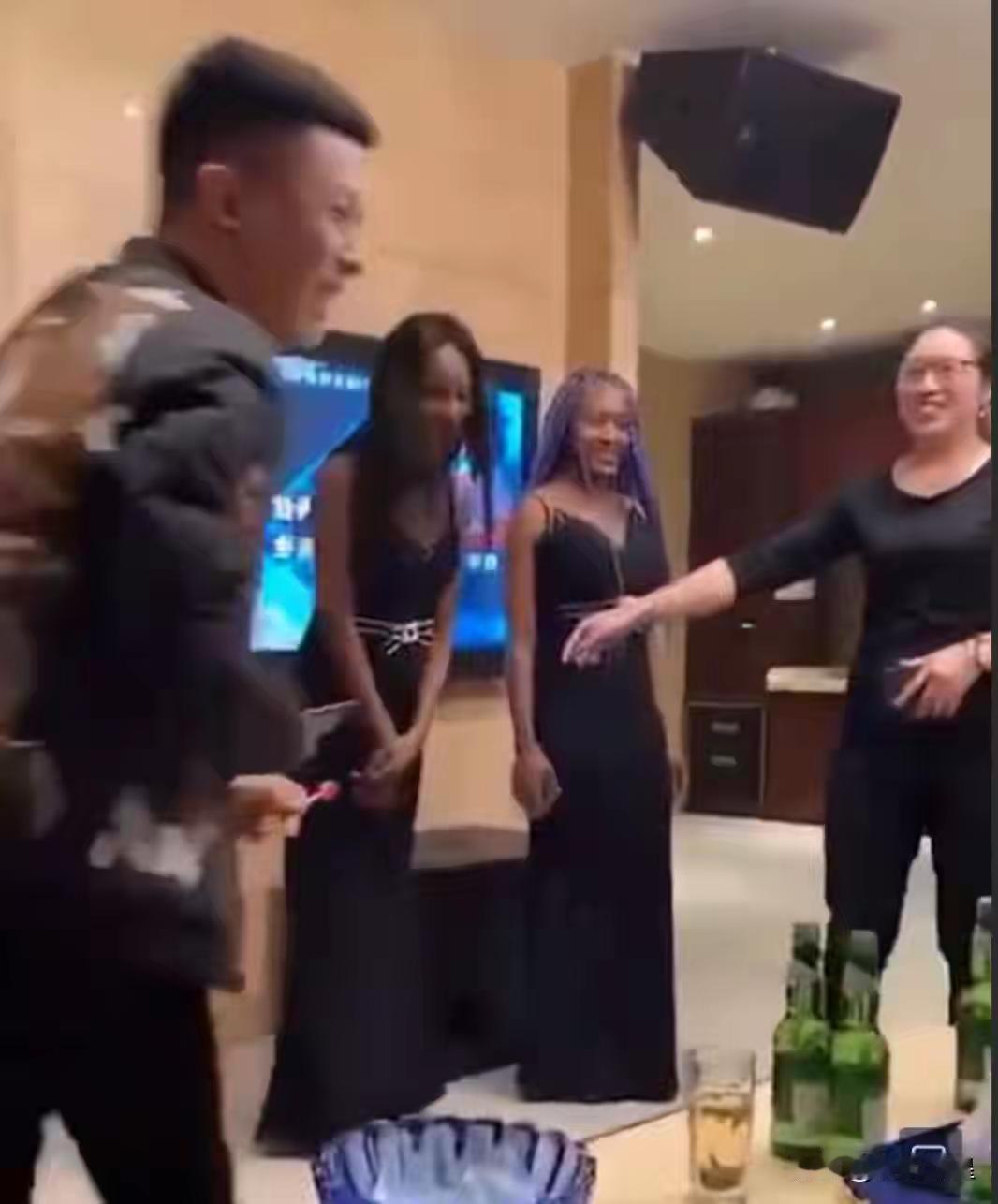 歌唱的非常不赖，可见下功夫了