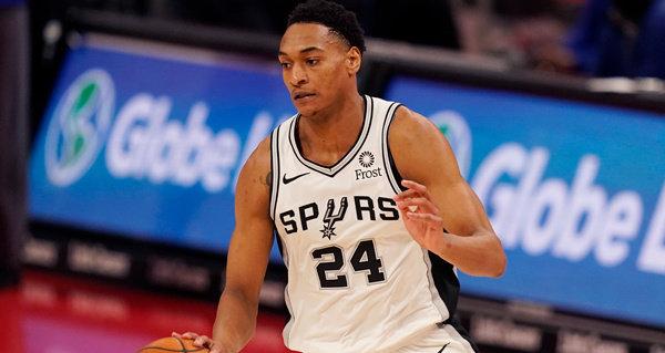 圣安东尼奥马刺将在周日对阵新奥尔良鹈鹕的比赛中迎回侧翼球员德文·瓦塞尔。瓦塞尔因