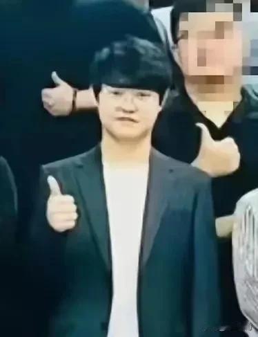 这是杀害赴韩拿毕业证女生的嫌疑人照片，30多岁的男子，面露凶相，是中国人朝鲜族的