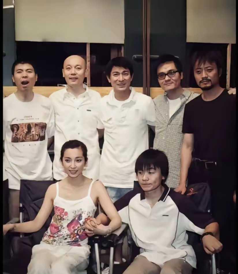 哪里也看出来他傻