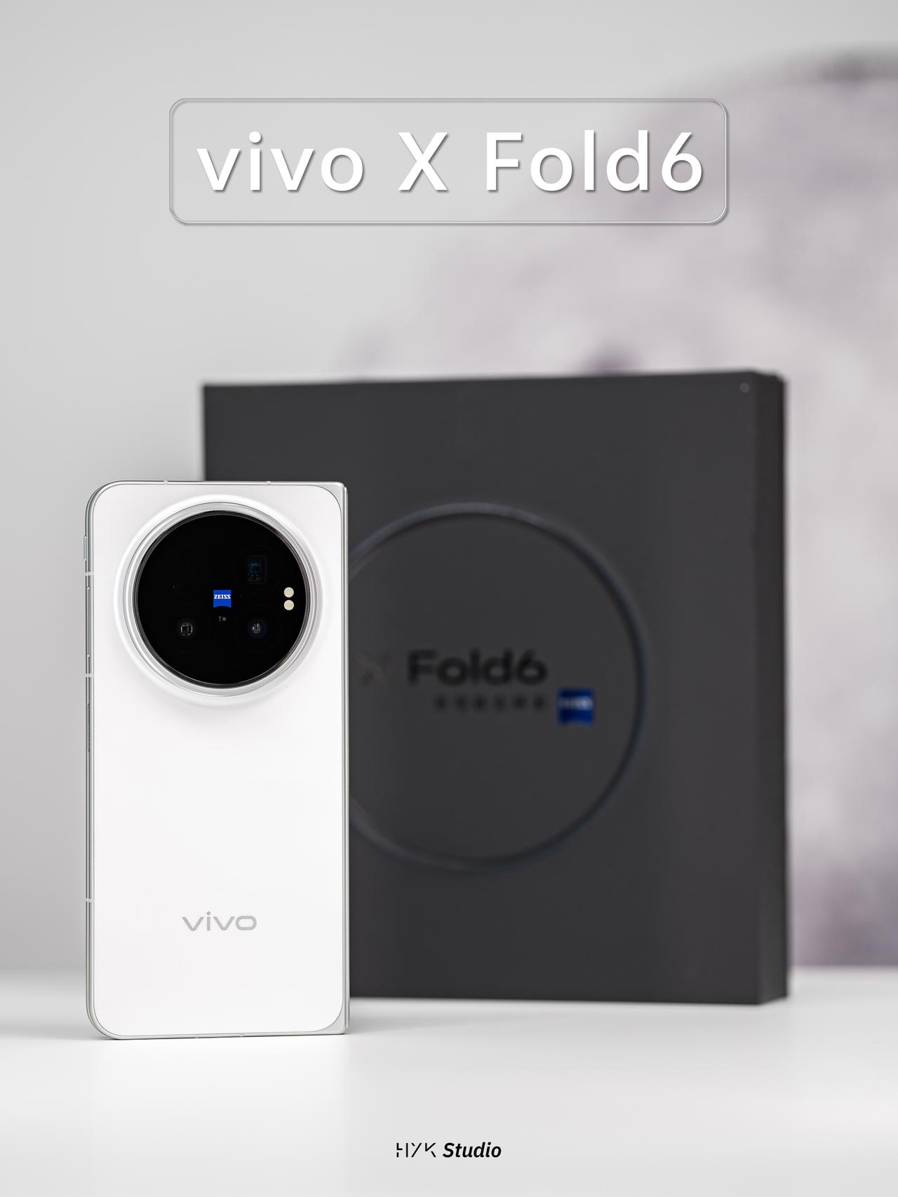 HYK图赏｜vivo X Fold6

「盐湖」，2.5D立体金属边框，折叠起来