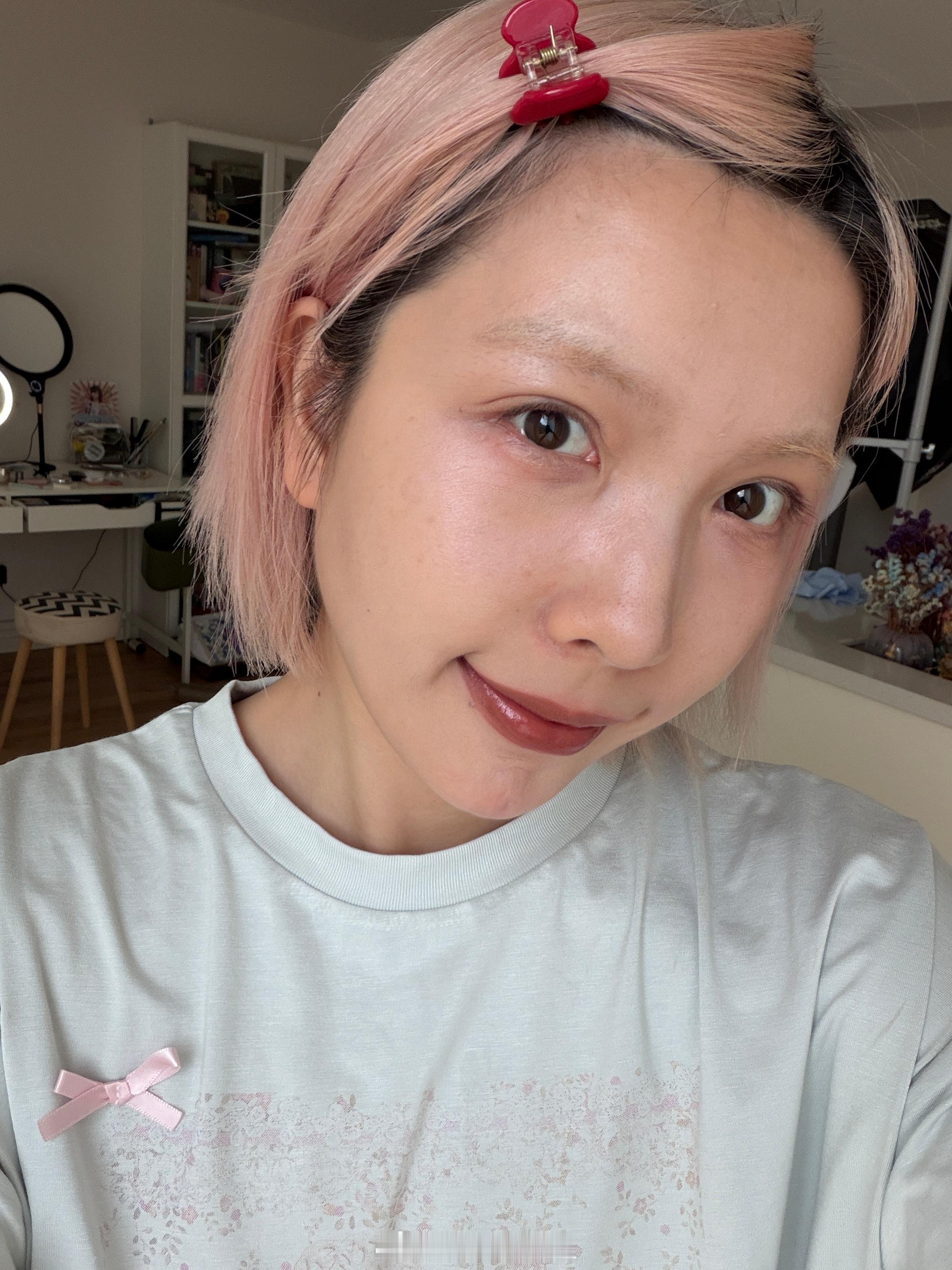 终于用一堆看起来不是这个颜色的东西在我脸上搞出了想要的颜色 浅夏想要点不显暗沉的