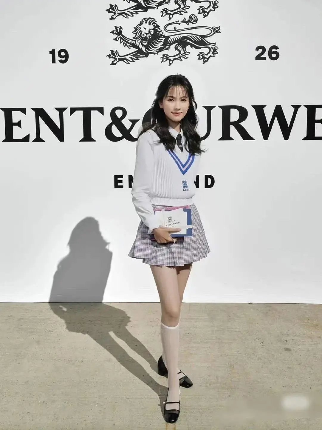 陈都灵这个造型[允悲] 好炸裂啊 ​​​