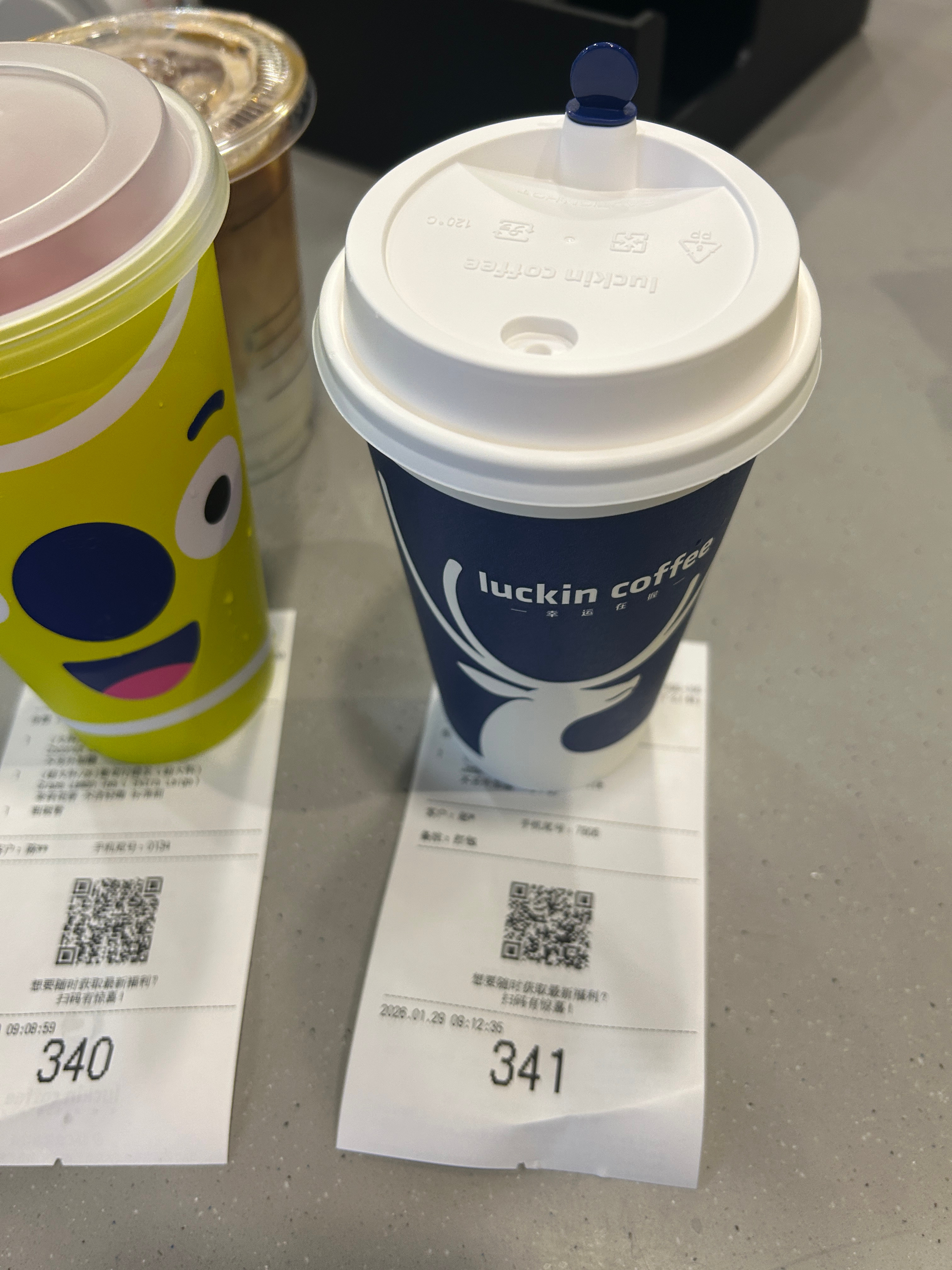 昨晚九点多到家，开启连轴转模式：给娃洗足球袜、洗衣服，自己洗漱洗衣服，一通忙活完