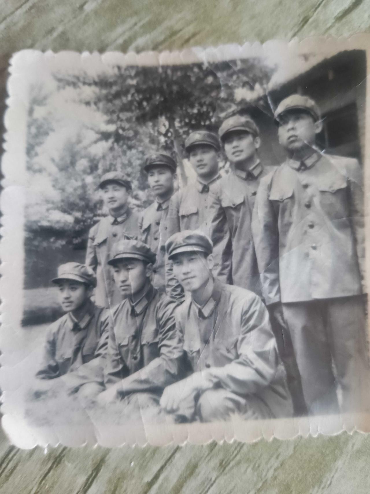 我虽没照片展示我的军旅，但军旅生活的点点滴滴却刻在我心底。记得刚入伍时，那高强度