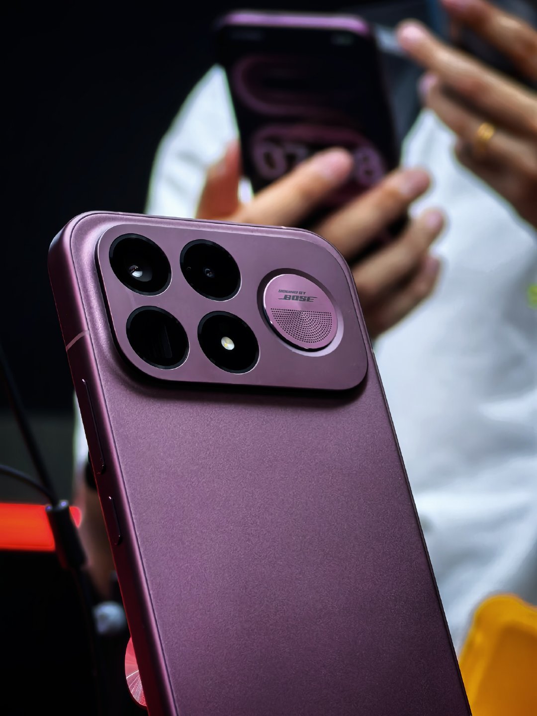 在CJ遇到了酒红色版的红米K100 Pro Max 手机圈终于有高级酒红色