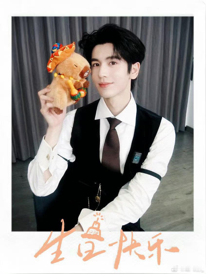 张凌赫这套造型必有高人指点张凌赫这套造型必有高人指点，精准拿捏氛围感天花板！俊朗