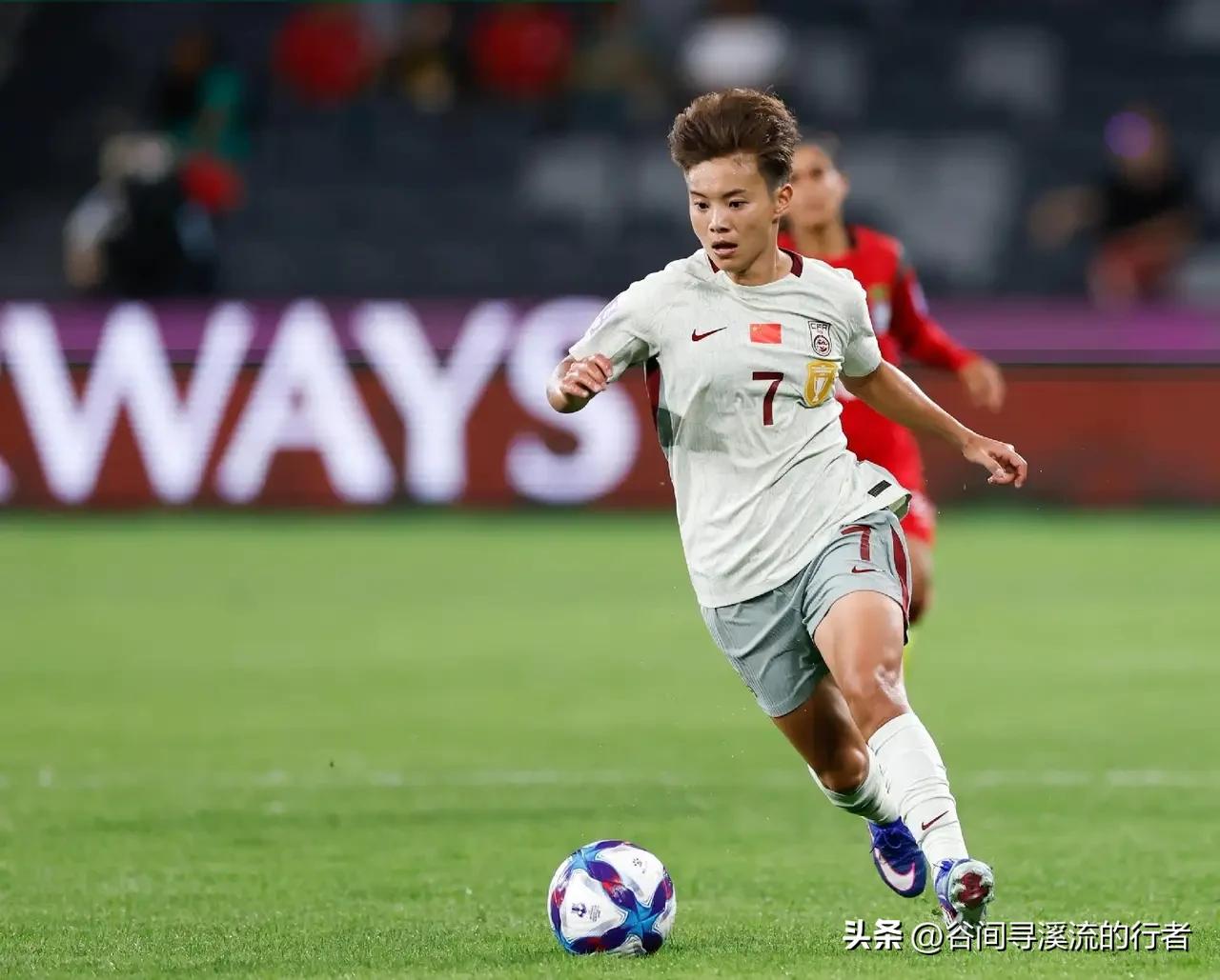 在澳大利亚进行的亚洲杯，看到30岁的王霜还在用一脚世界波点燃赛场，我们在惊叹之余