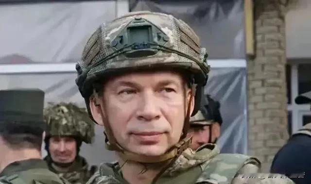 当地时间1月3日，泽连斯基在新闻发布会上称暂不考虑换武装部队总司令瑟尔斯基，还说