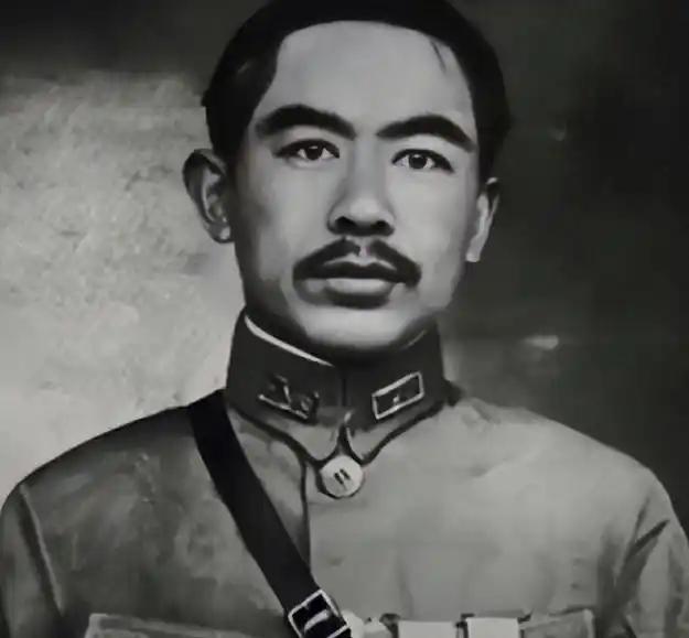 1944年，调离新疆的盛世才带着50车家当路过宝鸡，儿子看戏遭殴打，随行物资还遭