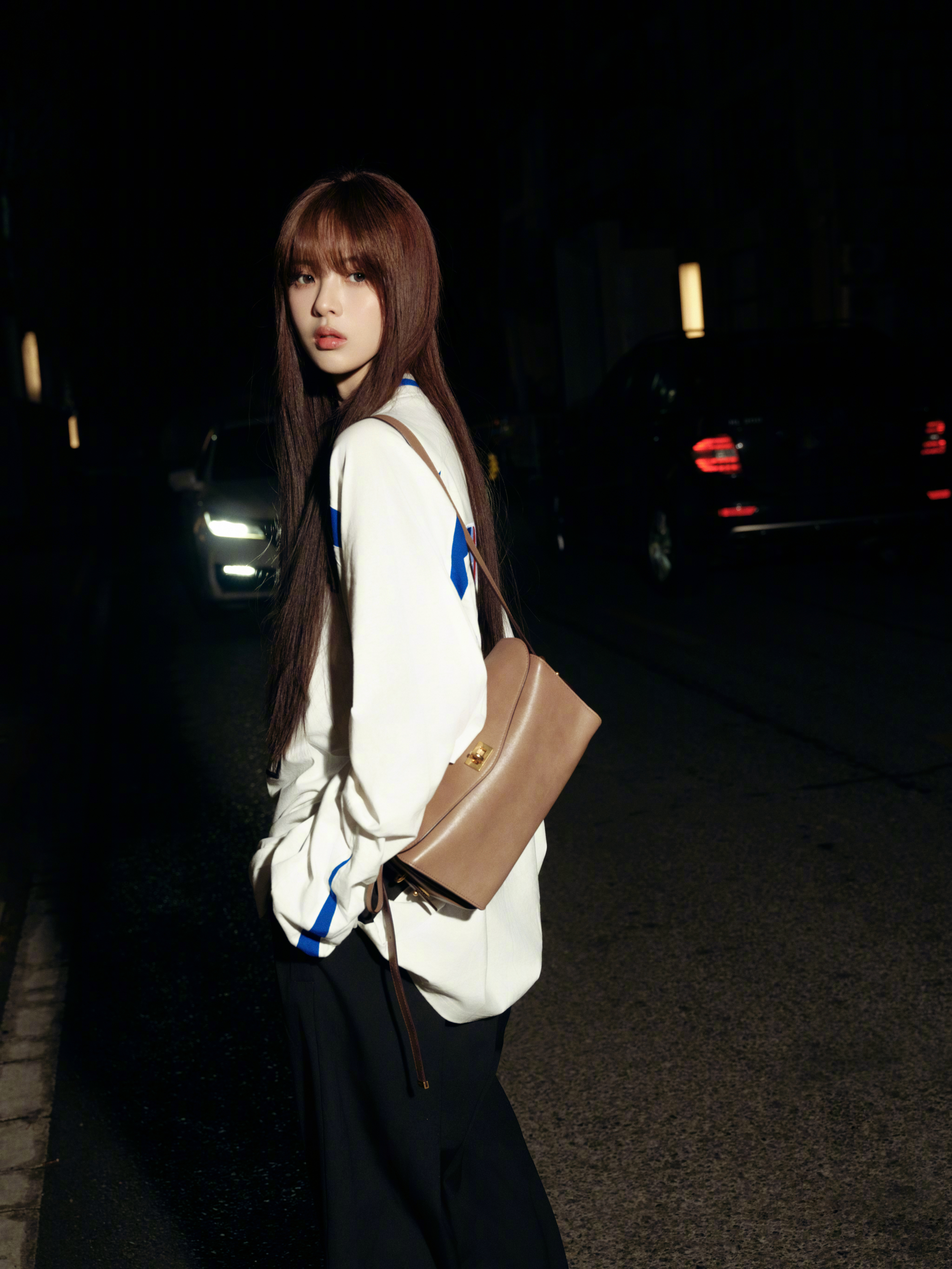 杨超越 in Balenciaga ✈️🇫🇷  启程巴黎时装周，将亮相巴黎世