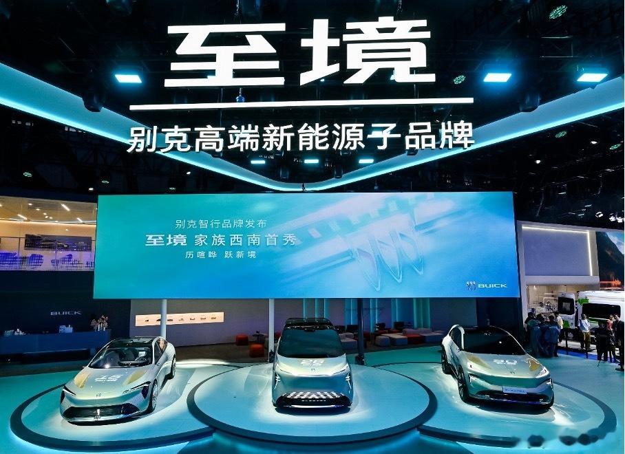 别克与Momenta完成签约之后，推出了「逍遥」智行辅助驾驶品牌，首发R6 飞轮