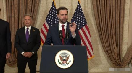 谈了21个小时，美国副总统眼睛都快谈绿了。
 
后半夜三点多，万斯率先走出巴基斯