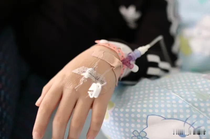 9岁抗癌女孩去世前整夜呼喊妈妈 看到9岁抗癌女孩去世前整夜呼喊妈妈这个话题，心里