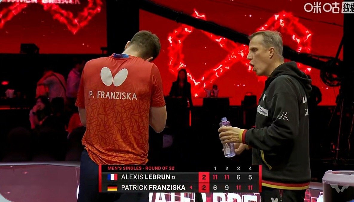 弗朗西斯卡2-2A·勒布伦老罗没去男双那边来看单打了单打是拉希尔在看 