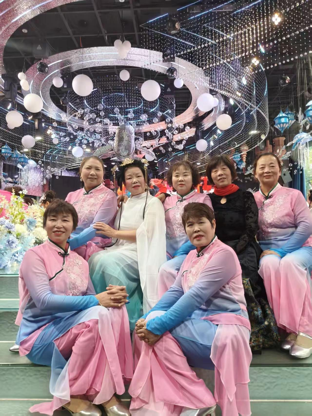 1。中国民族民间舞 ‘:@@朋友