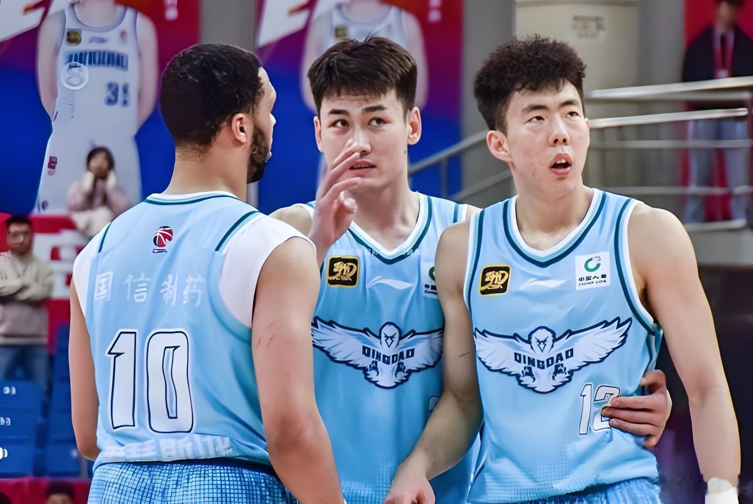 青岛主教练刘维伟指导在最近比赛的第四节中越来越多的降低威瑟斯庞使用率。为此年轻的