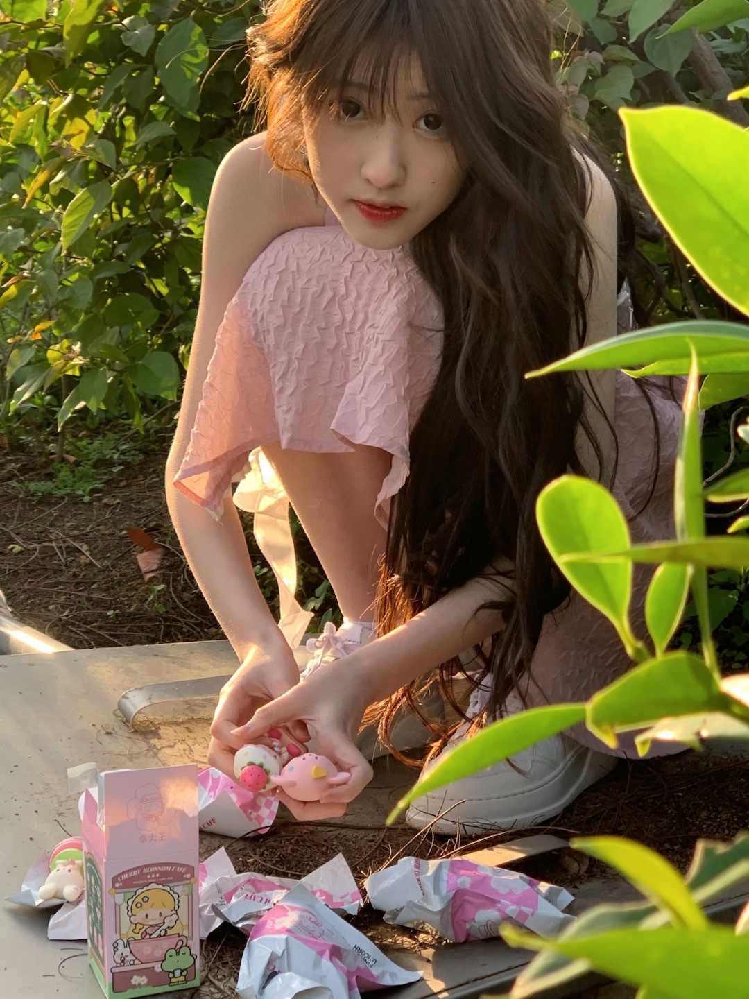 由于之前的一句口头约定!我说要请她吃一顿海底捞。然后今天怡好没有课，恰逢六九折海