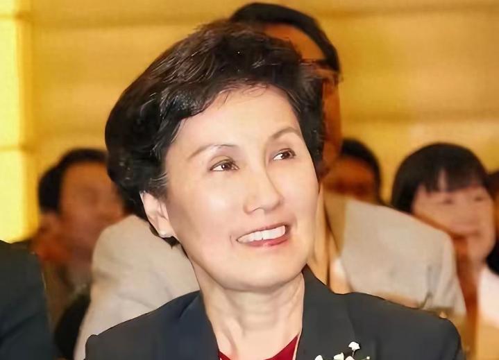 马英九是台湾人，但他的三姐马冰如在北京住了26年，没司机、没保镖、没豪宅，出门靠