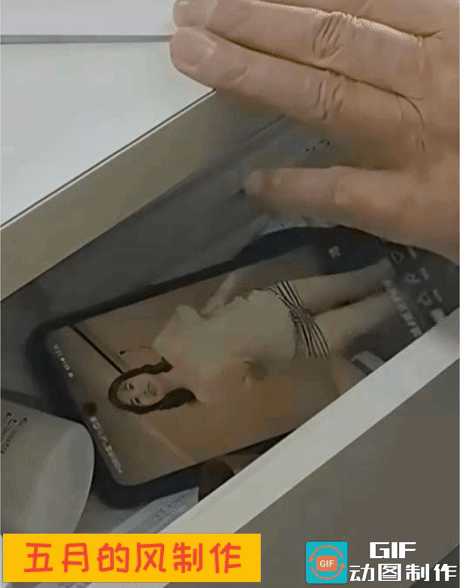 广东一女子看病

瞅见男医生抽屉里的手机正播着短裤热辣美女跳舞

当场心里直打鼓