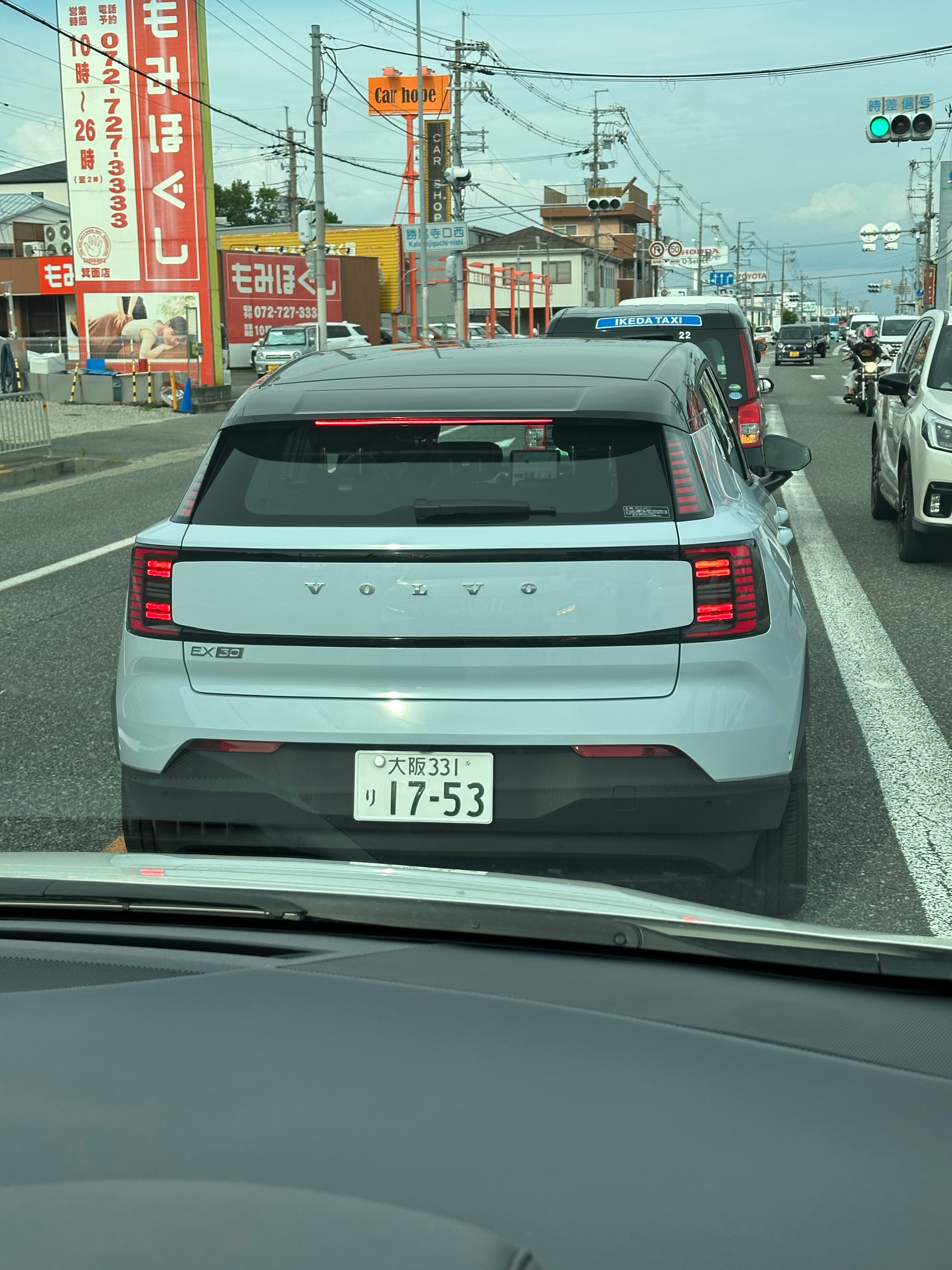 沃尔沃EX30，挺好看的精品纯电小车，还与极氪X师出同门，为什么销量始终徘徊在两