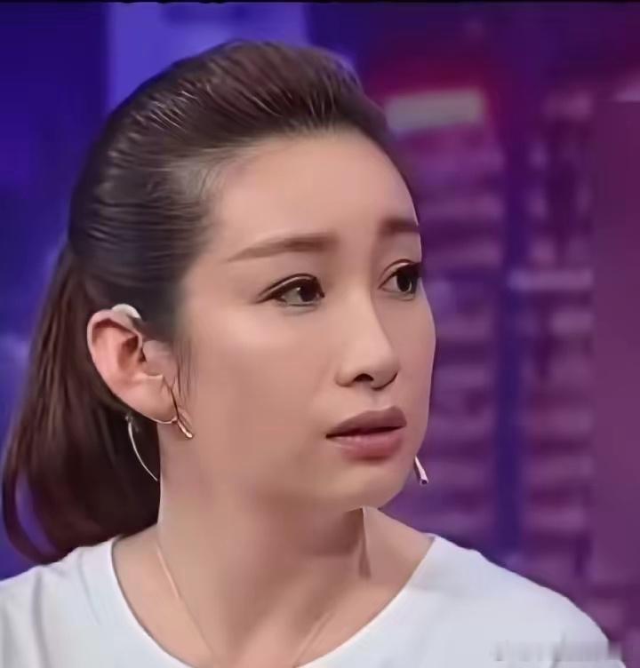 秦海璐说：“上大学的时候，有人来找我演戏，我说那让我演什么呀？他说演一个妓女。我