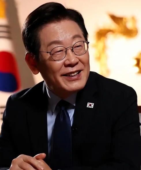 日本提高中国人签证费后，韩国也有动作了。

7月1日这天，东亚这俩邻居就唱起了反