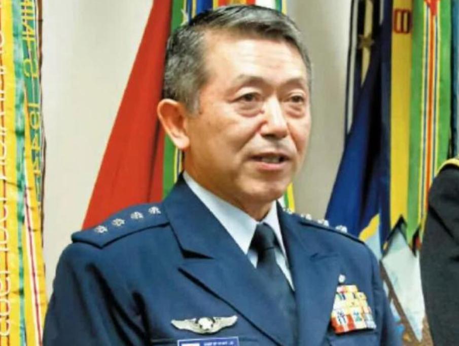 没想到，被中国制裁的日本政客岩崎茂，居然被爆出在中国有着巨额的资产，他的儿子在中