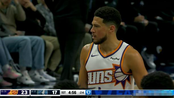 太阳巨星布克真是恨死队友杰伦-格林了！在今天太阳客场以104：116不敌森林狼的