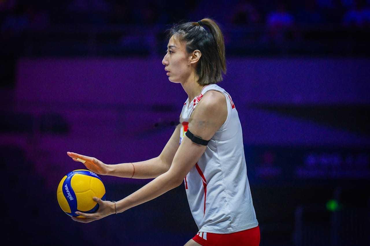 中国女排3-0中国台北女排中国女排副攻王媛媛9分（9扣4中1失误0被拦、5拦）扣